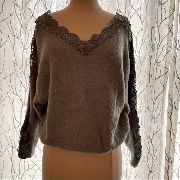 Sweater - Picture 1 of 5